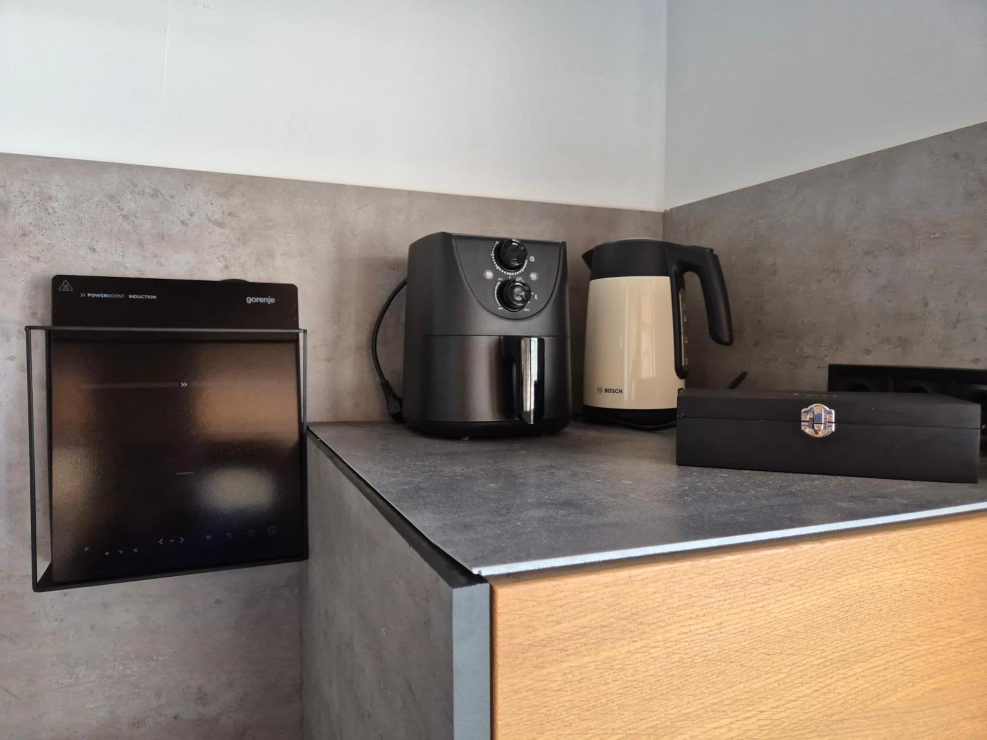 Toelgyes Apartmanhaz Сегед Екстериор снимка